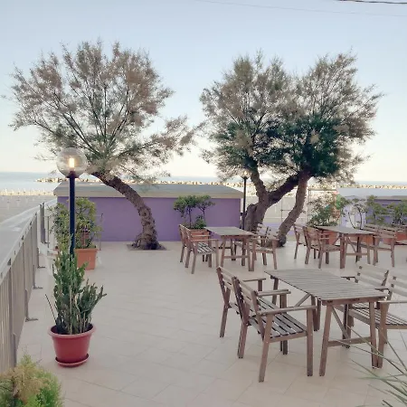 Gabbiano Sul Mare Nuova Gestione Готель Белларія-Іджеа-Марина